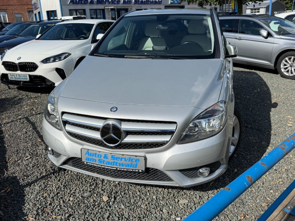 Mercedes-Benz B 180